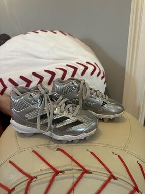 Kids Silver ADIDAS Athletic Cleats - Lightweight Sport Shoes